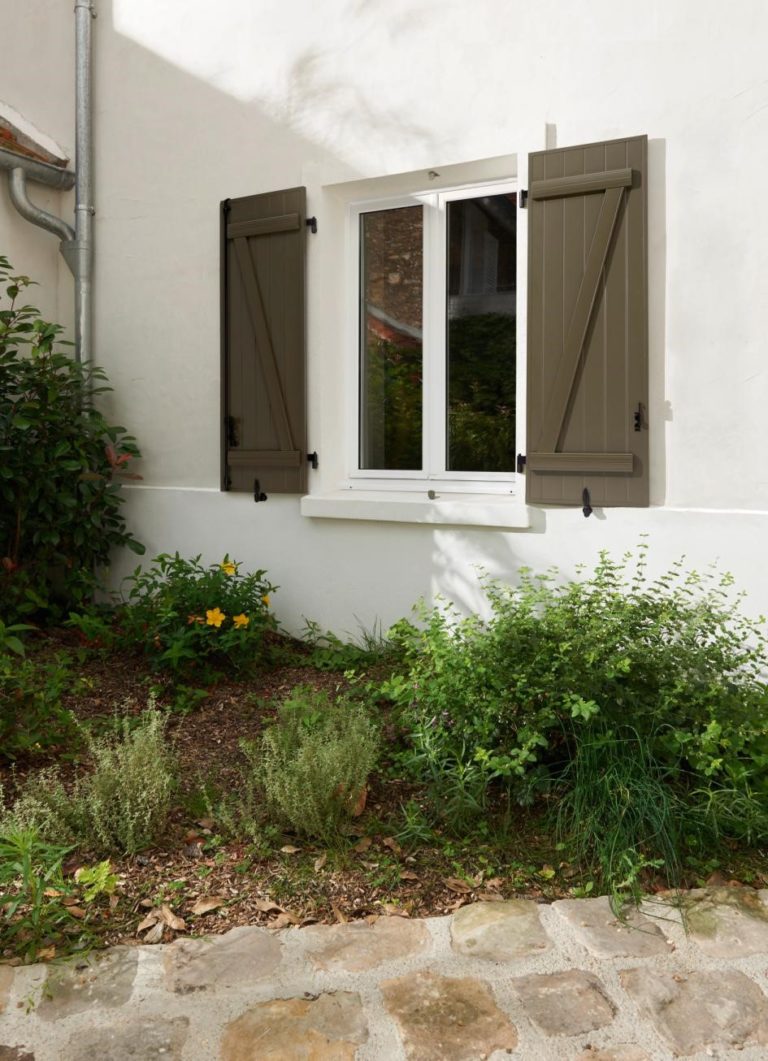 Cour avec fenêtres en Aluminium