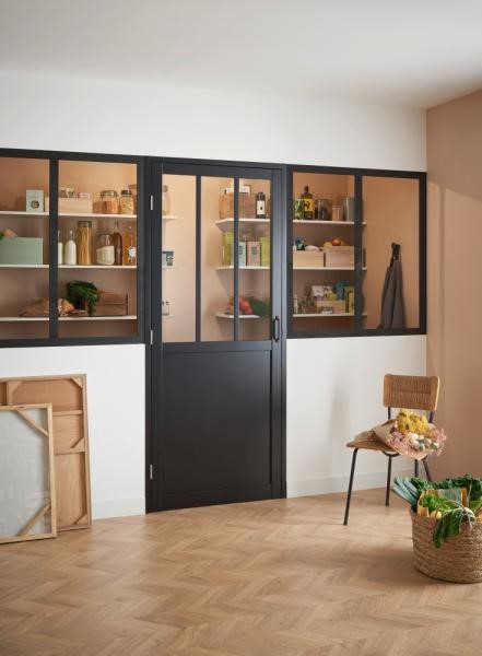 Porte intérieure en verrière noire