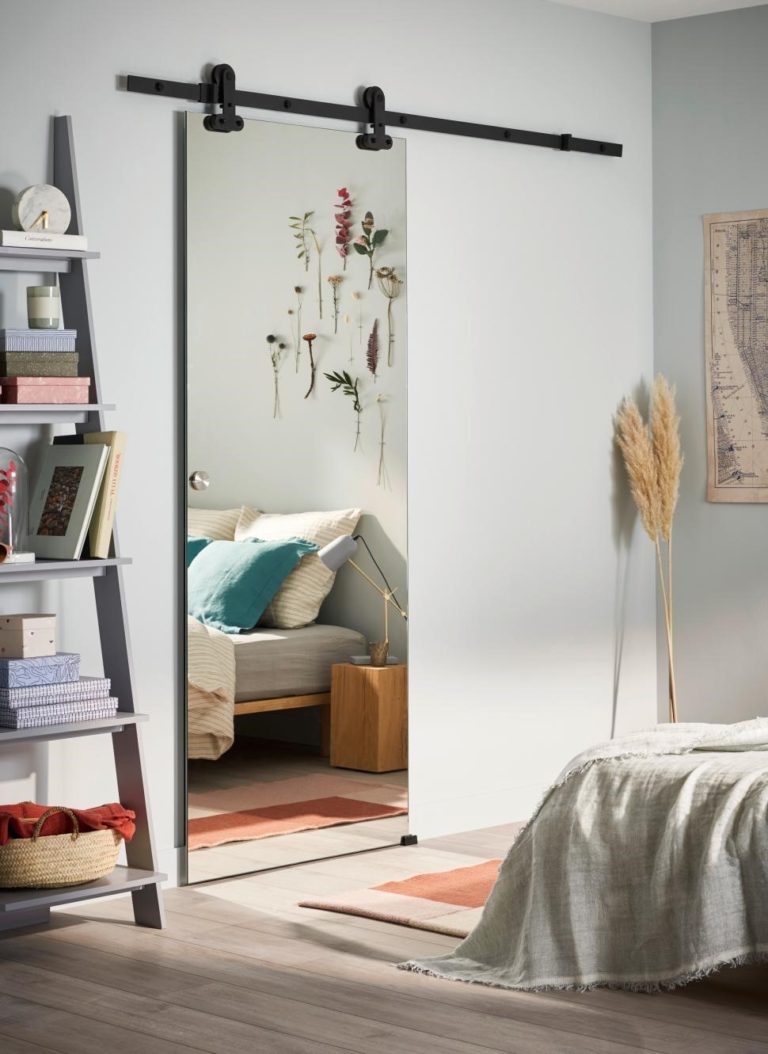 porte coulissante effet miroir chambre