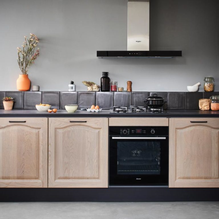 Appareils électroménager dans une cuisine authentique