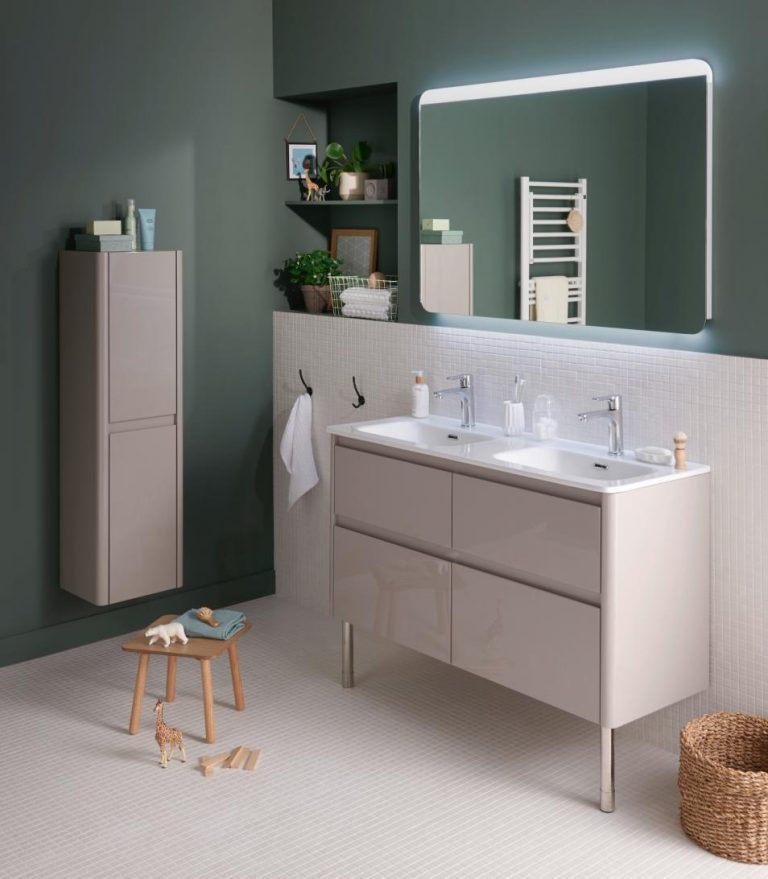 Meuble de salle de bain avec miroir LED