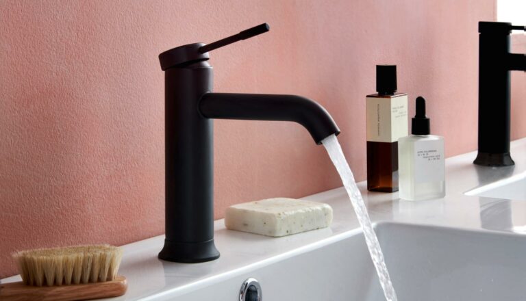 Mitigeur de meuble de salle de bain noir mat